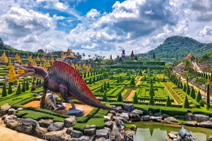 Prywatna wycieczka po ogrodach Nong Nooch: lunch, show i dinozaury