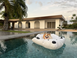 Arom Pool Villa