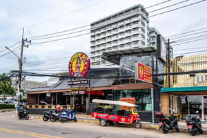 Daisy D's Restaurant & Saloon
