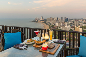 Horizon Rooftop Restaurant and Bar