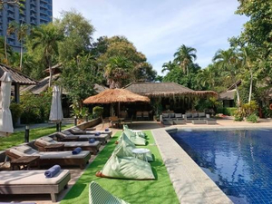 Let's Hyde Pattaya Resort & Villas - Pool Cabanas