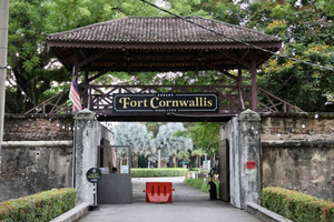 George Town: History Group Walking Tour & Free Foot Massage