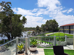 Swan River Hotel