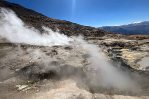 Arequipa: Cañón del Colca de 2 días con visita a los géiseres y hotel