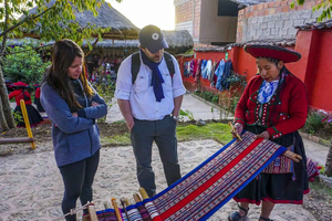 Cusco: Moray, Marasin suolakaivokset ja Chinchero Weavers Tour: Moray, Maras Salt Mines, and Chinchero Weavers Tour