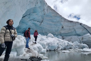 Cusco: Quelccaya Glacier Guided Hike with Meals