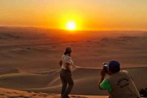 Lima: Una notte nell'oasi di Huacachina, linee di Nazca, tour in buggy e Paracas in 2 giorni