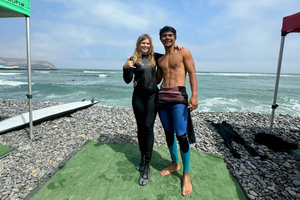 Miraflores: lekcja surfingu z filmami, sprzętem i instruktorem