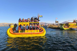 Puno: giornata intera in motoscafo sul lago Titicaca, isole Uros e Taquile