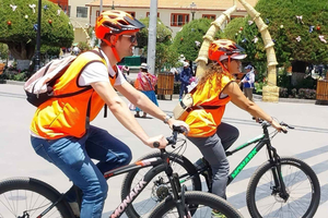Puno: Guided city bike tour with a visit to the Yavarí ship and Dreyer Museum