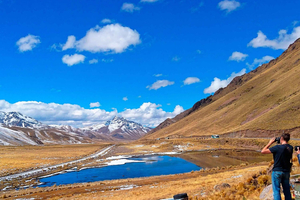 Autocarro turístico de Cusco a Puno com paragens guiadas e almoço