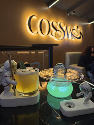 Cossmos LoungeBar
