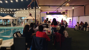FRESH Restaurante, Piscina, Campo Deportivo