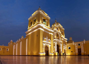 La Libertad - Pyramids and Colonial Ambience