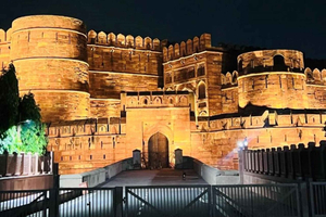 Agra por la noche: tour privado nocturno en tuk tuk con comida callejera