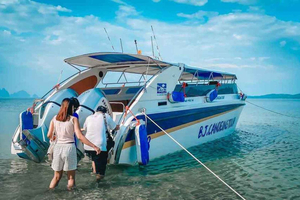 Desde la isla James Bond y la bahía de Phang Nga en lancha motora