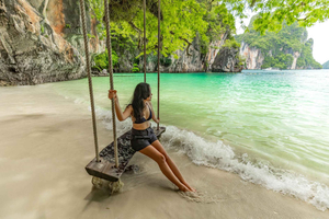 Hong Island 360° Viewpoint Tour by Catamaran and Hotel Transfer