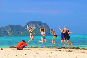 Khao Lak: Phi Phi & Bamboo Island Day Trip by Speedboat