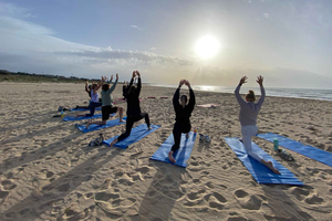 Yoga am Morgen in Nai Harn, Rawai, von el Sol Yoga
