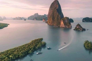 Phuket:Beyond Skywalk Nangshi with Sunset or James Bond tour