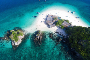 Phuket/Khao Lak: Premium Powercat to Phi Phi & Khai Islands