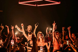 Nachtleben auf Club-Hopping auf der Bangla Straße