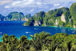 Phuket: Phi Phi & Bamboo Islands Snorkeling by Speedboat