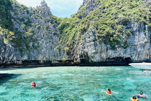 Private Luxury Speed boat to Phi Phi Islands