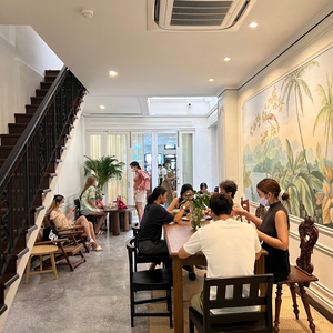 BAAN 125 HANGOUT : coffee, V60, matcha and potteries.