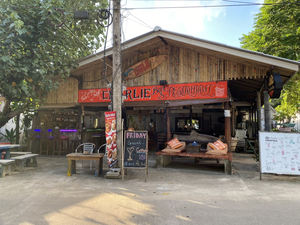Charlie Bar