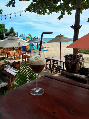 Inthanin naithon bar & restaurant
