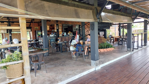 โรงนา คาเฟ่ (Rong na Cafe' & Restaurant)