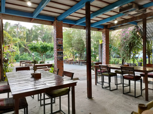 Singh seafood restaurant