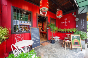 TOH DAENG at Phuket old town