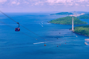 Hon Thom Cable Car, Water Park & Kiss Bridge Tour