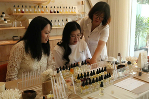 Isla de Phú Quốc: taller para crear tu perfume y una caja de regalo con flores