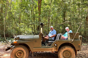 Privat lokal eventyrtur i klassisk army-jeep i Phu Quoc