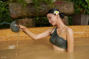Soc-Nau-Schlammbad-, Spa- & Massage-Erlebnis
