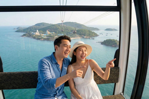 Sun World Cable Car, Water Park & Island Tour