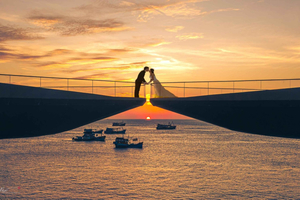 Tour durch Sunset Town mit Kiss Bridge & Nudel-Show