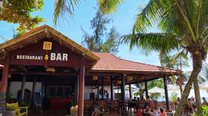 Ngói Beach Bar & Restaurant by the beach