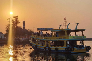 RedRiverTours - Disfrutar de la pesca de calamares al atardecer y por la noche