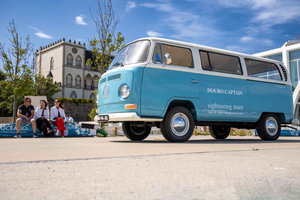 As melhores vistas de Gaia para o Porto. Passeio de VW Kombi com coquetel