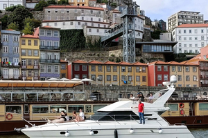 Luxury Yacht Cruise on the Douro River with Port Wine