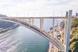 Porto: wspinaczka na most Arrábida