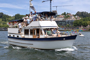 Porto Cruise: Celebrate aboard Innisfree, a classic boat