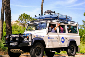 Porto: lezioni di surf con trasferimento alla Porto Surf School