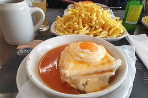 Sabores e historias de Oporto: degustación de comida con amigos