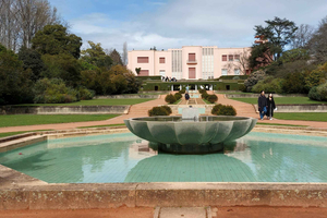 Passeio a pé pela arte e arquitetura dos jardins de Serralves