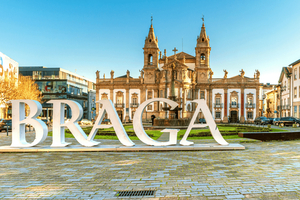 From Porto: Braga & Guimarães Day Trip with Lunch